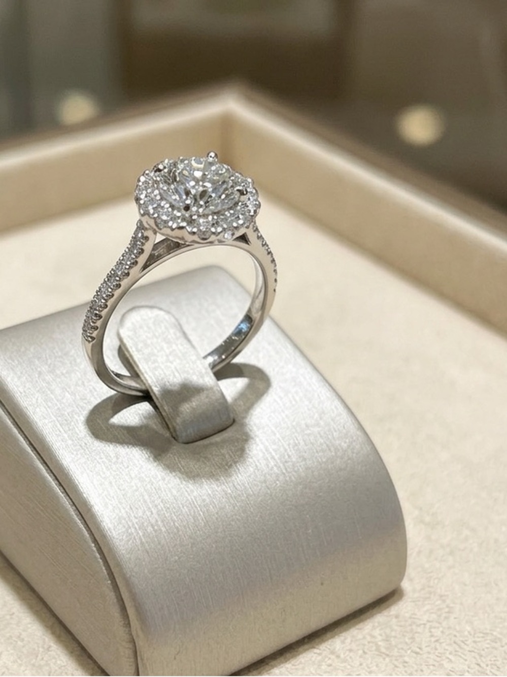 NWT 1.0 CT Halo Moissanite Halo Ring (.925 Sterling Silver) Size: 8